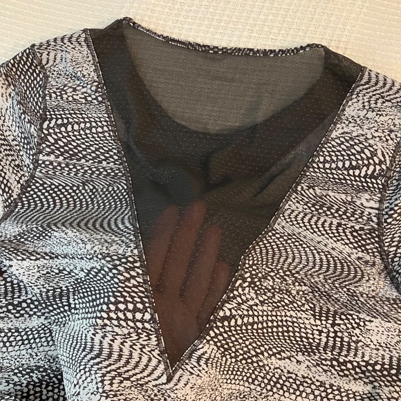 Lululemon For the Run Short Sleeve Shirt Top Swerve Grey Mesh Womens Size 6 / 8 - Picture 6 of 6